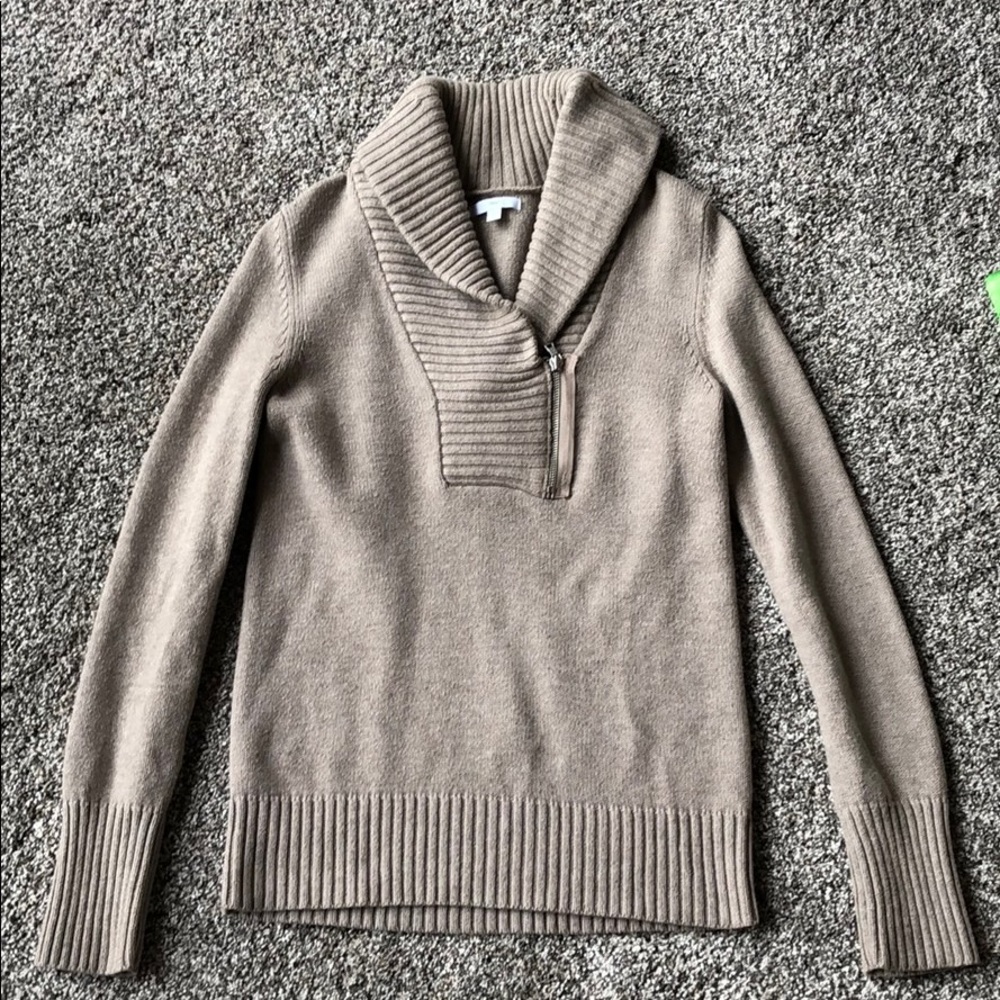Gap sweater